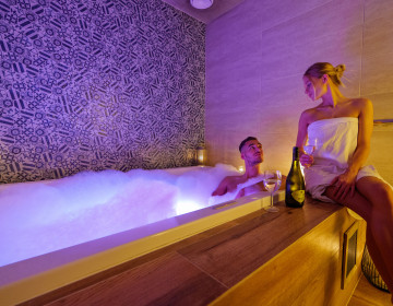Private whirlpool bath and Soho massage 60 min