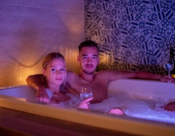 Private whirlpool bath with sparkling wine