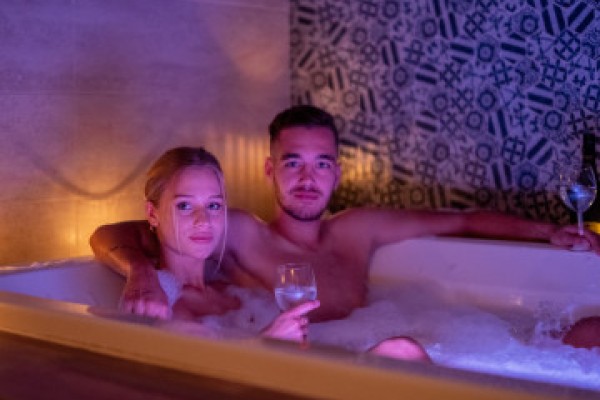 Private whirlpool bath with sparkling wine