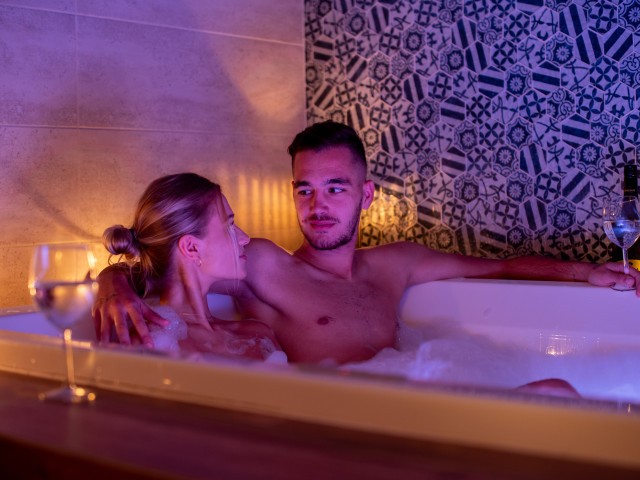 Private whirlpool bath