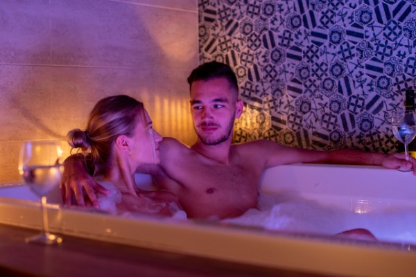 Private whirlpool bath and Soho massage 30 min