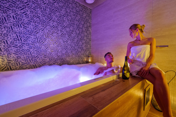 Privátny vírivý kúpeľ a Soho masáž 60 min